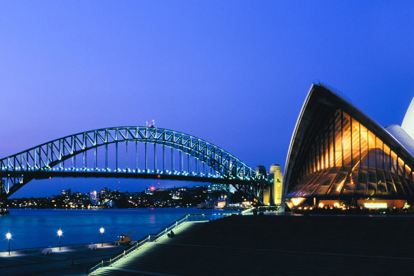 CONTRASTS OF AUSTRALIA