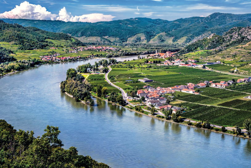 Danube Grandeur And Prague